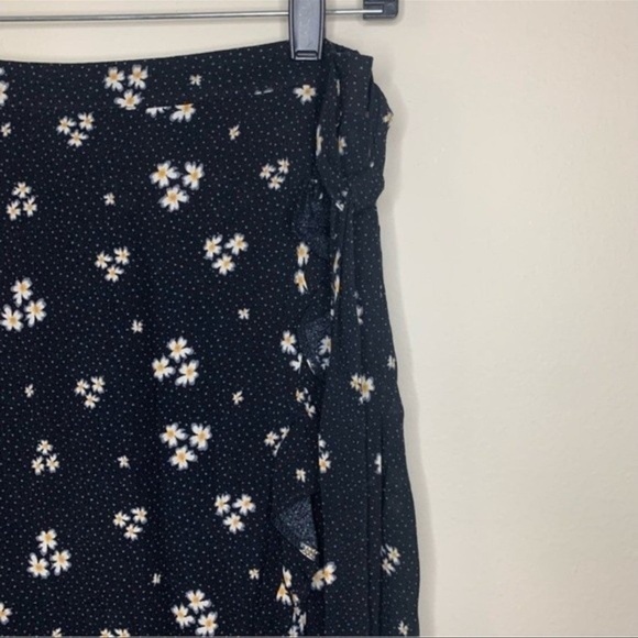 American Eagle | Floral High-Low Skirt - Picture 4 of 8